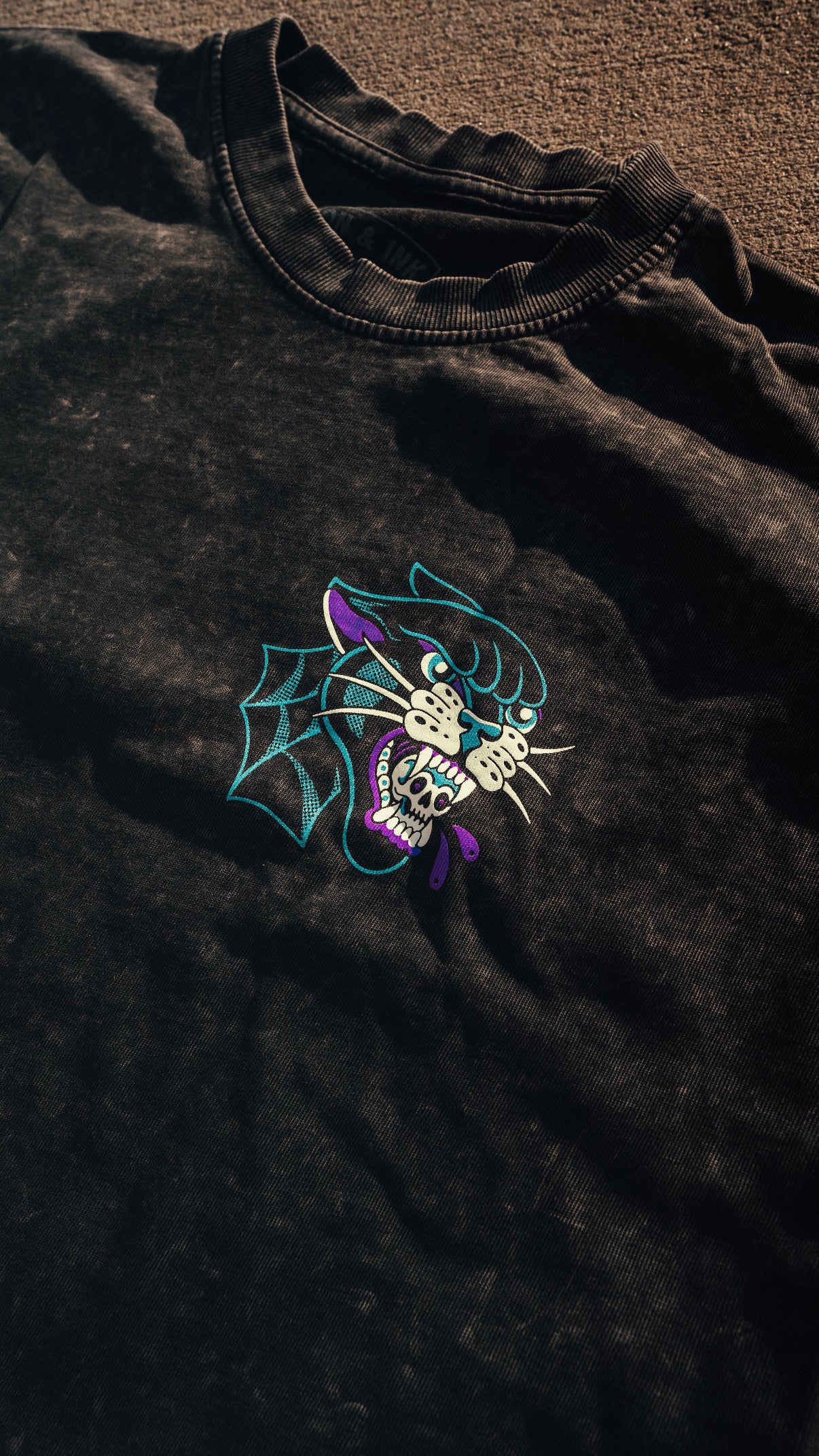 "New" panther chains shirt- oversized Tee in acid wash grey