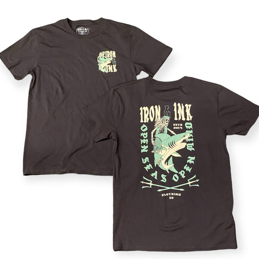shark/skull unisex t-shirt- vintage Black